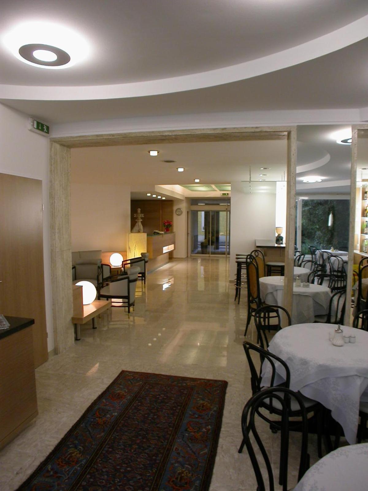 Dom Hotel Linz Buitenkant foto