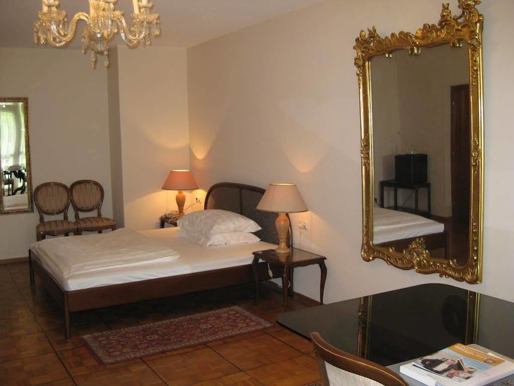 Dom Hotel Linz Buitenkant foto