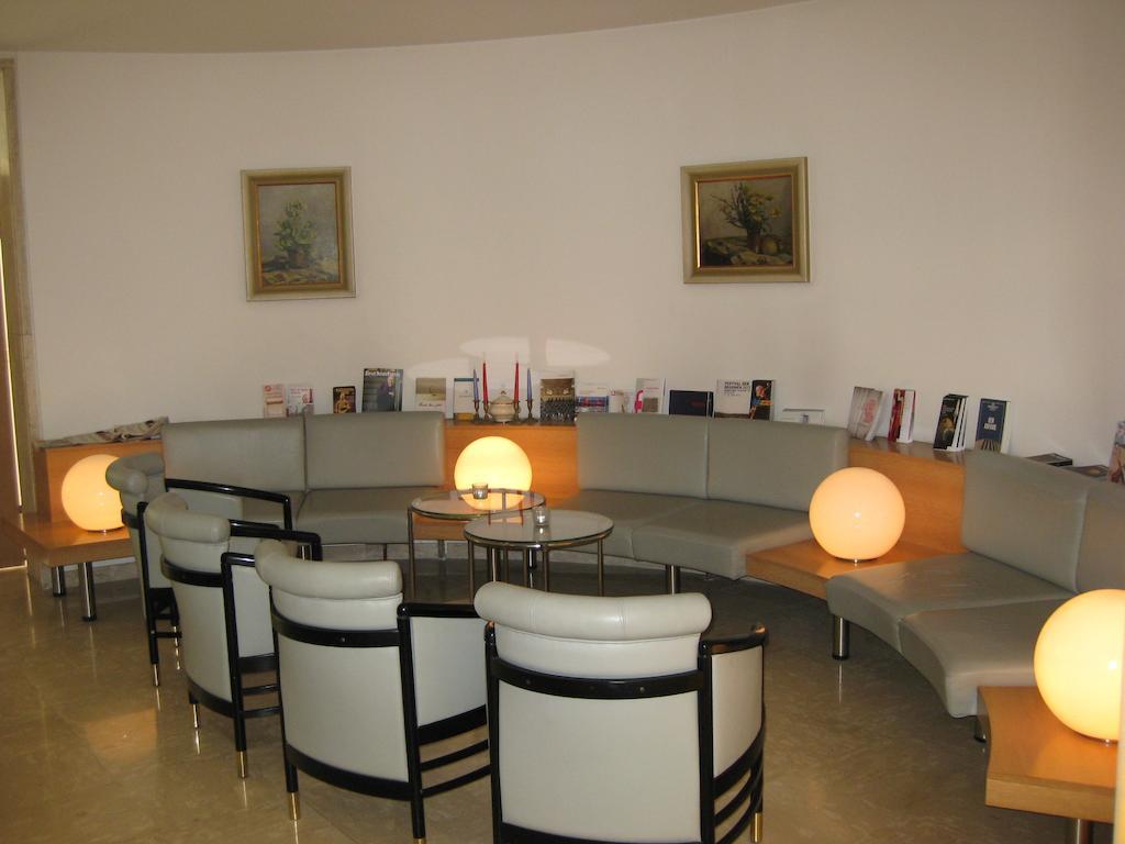 Dom Hotel Linz Buitenkant foto